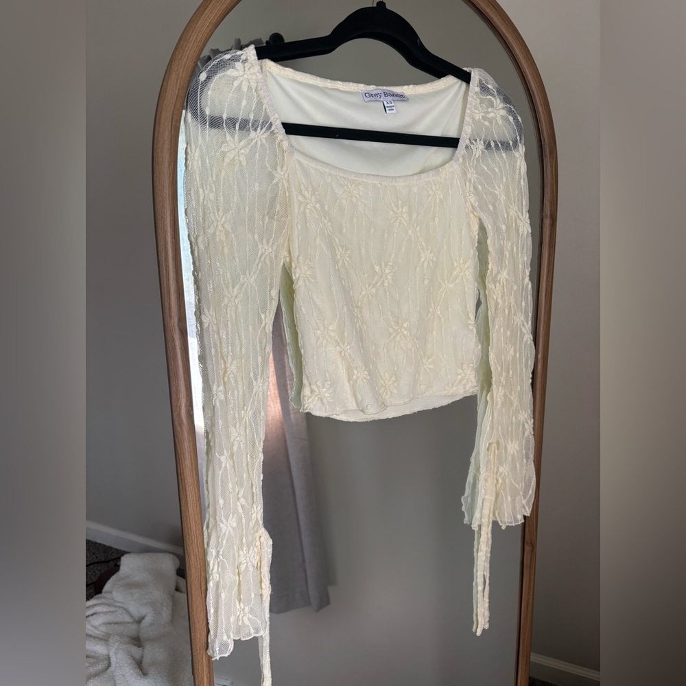 Grey Bandit crop top lace sleeves